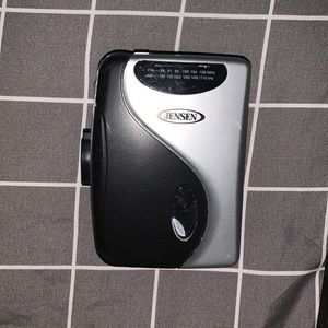 VINTAGE JENSEN CASSETE PLAYER INCLUDES JIMI HENDRIX CASSETTE & BOYZ II MEN